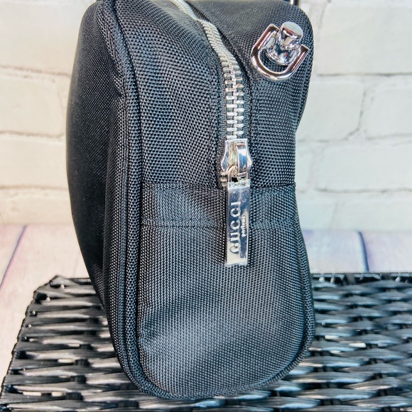 GUCCI crossbody bag from the beauty line with thick crossbody strap - Picture 5 of 12